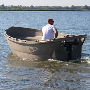 ботик c подвесным мотором / традиционный / макс. 4 человека