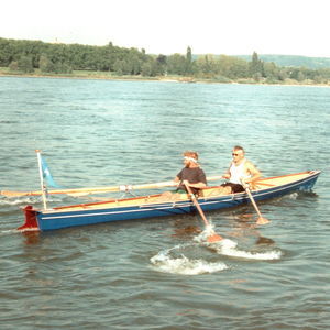 прогулочная гребная лодка