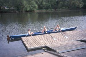 прогулочная гребная лодка