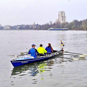 прогулочная гребная лодка