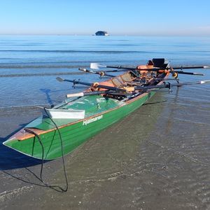 прогулочная гребная лодка