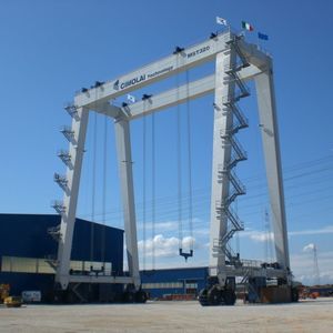 подъемный кран для судостроительной верфи