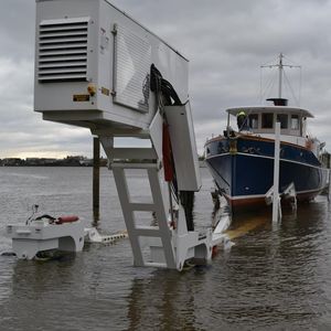 прицеп для тяжелых разгрузочно-погрузочных работ