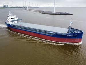 грузовое судно для разных товаров 1