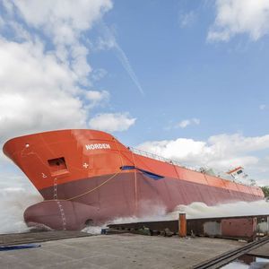 грузовое судно для перевозки цемента