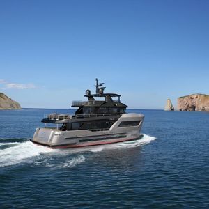круизная моторная яхта