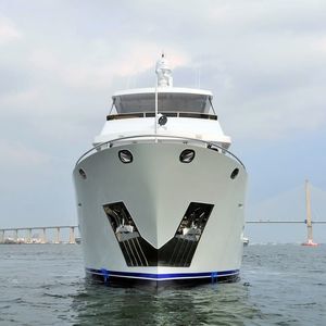круизная моторная яхта