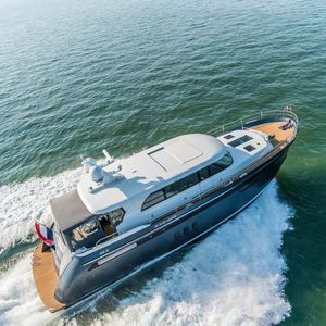 круизная моторная яхта 1