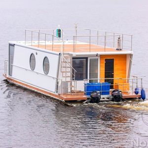 барка c подвесным мотором