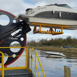 система спуска на воду для катера