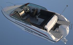 моторная лодка с каютой c подвесным мотором