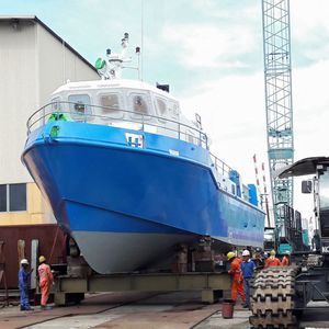 служебное судно для плавания в открытом море для снабжения