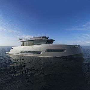 круизная моторная яхта
