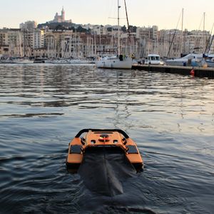морской беспилотник для сбора отходов