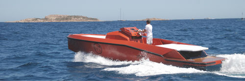 Открытый катер с внутренним мотором - Maori 30 - MAORI YACHT WORLD LTD - дизельный / с центральной консолью / макс. 8 человек