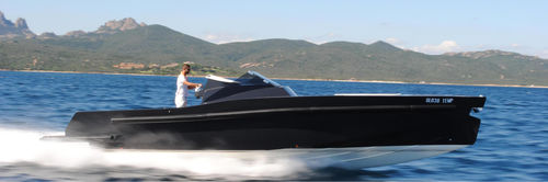 Быстроходный катер с поворотно-откидной колонкой - Maori 37 - MAORI YACHT WORLD LTD - дизельный / открытый / с центральной консолью