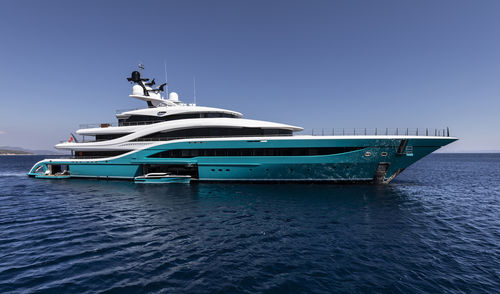Круизная мега-яхта - GO - TURQUOISE YACHTS - с приподнятой рулевой рубкой / 9 кают / из стали
