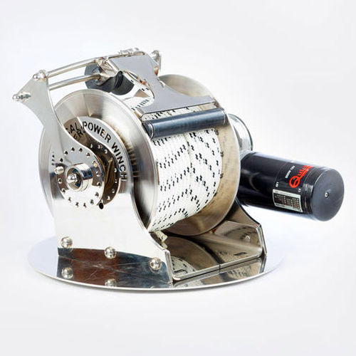 Лебедка для катера - UFFW 2600 - Universal Free Fall Winch Pty Ltd - для управления якорем / с электродвигателем / простой барабан