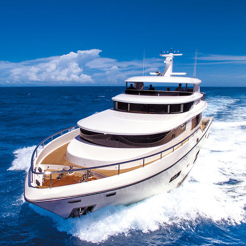 Круизная моторная яхта - JOHNSON 93 - Johnson Yachts Co, Ltd. - с флайбриджем / с рулевой рубкой