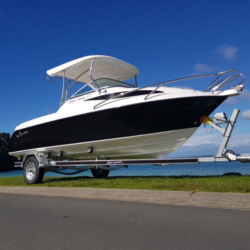 Моторная лодка с каютой c подвесным мотором - Regal 580 RL / Regal 580 (black) / Regal 580 TT - Seanymph Boats - открытая / для спортивной рыбалки / с кабиной