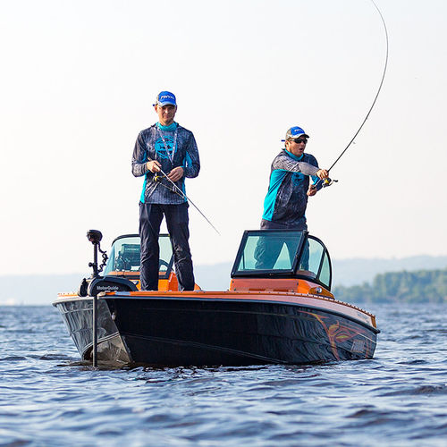 Судно для плавания в закрытых водах c подвесным мотором - 555 SPORT ANGLER - BoatLab LLC - с двойной консолью / для спортивной рыбалки / из алюминия