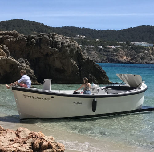 Открытый катер с внутренним мотором - Ibiza - Waterdream BV - с центральной консолью / для водных лыж / из алюминия