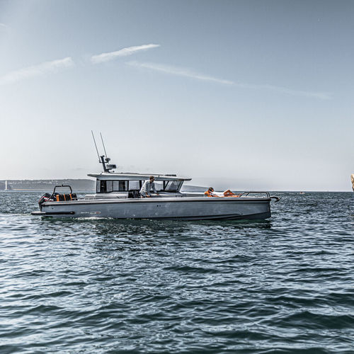 Быстроходный катер c подвесным мотором - Shadow 900 XC Cross - Brabus Marine - двухмоторный / с рулевой рубкой / круизный скоростной