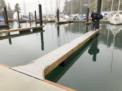 Плавучие мостки на сваях - WVYC - International Marine Floatation Systems, Inc. (IMFS)