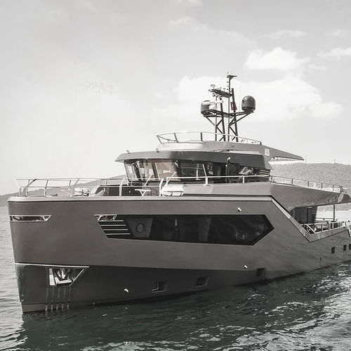Круизная моторная яхта - ROCK - EVADNE YACHTS - хардтоп / с флайбриджем / 8 спальных мест