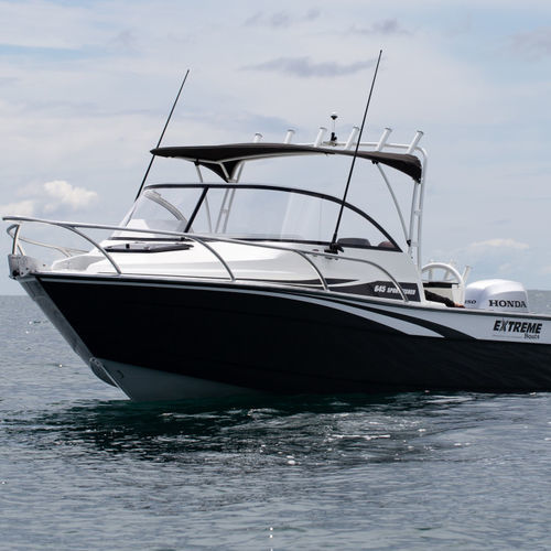 Моторная лодка с каютой c подвесным мотором - 645 - Extreme Boats EU Ltd. - открытая / с двойной консолью / спортивная