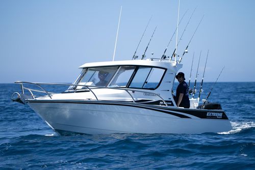 Рыболовно-прогулочный катер c подвесным мотором - 745 GAME KING - Extreme Boats EU Ltd. - двухмоторный / хардтоп / из алюминия