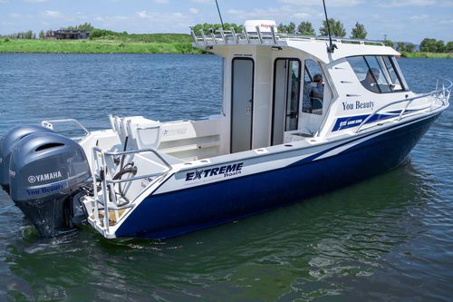 Рыболовно-прогулочный катер c подвесным мотором - 915 GAME KING - Extreme Boats EU Ltd. - двухмоторный / с рулевой рубкой / оффшорный
