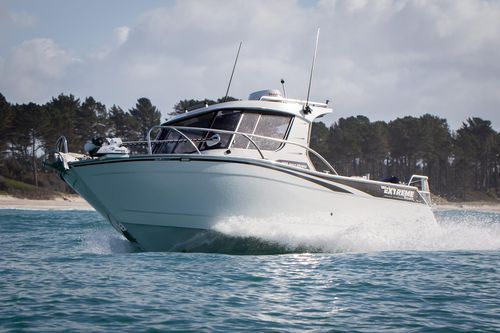 Прогулочный катер c подвесным мотором - 745  - Extreme Boats EU Ltd. - с рулевой рубкой / для спортивной рыбалки / из алюминия