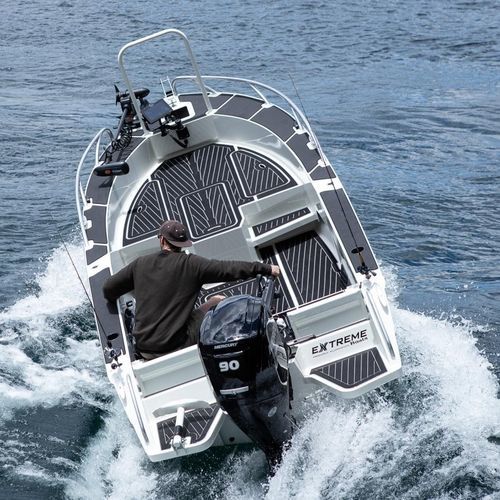 Открытый катер c подвесным мотором - 1770 Enduro - Extreme Boats EU Ltd. - с боковой консолью / для спортивной рыбалки / из алюминия