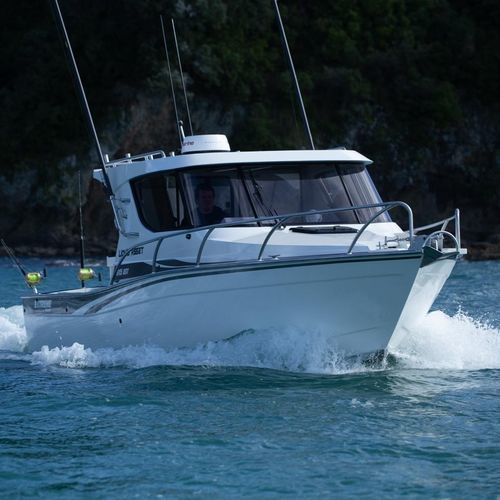 Прогулочный катер с каютой с внутренним мотором - 915 XST - Extreme Boats EU Ltd. - дизельный / с рулевой рубкой / для рыбной ловли