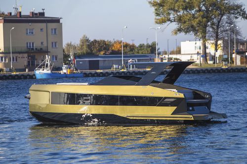 Прогулочный катер с каютой с внутренним мотором - RX 30 - Futuro Boats - открытый / хардтоп / из алюминия