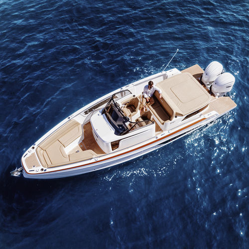Моторная лодка с каютой c подвесным мотором - STERK 31 RC - MS Marine GmbH - двухмоторная / открытая / хардтоп