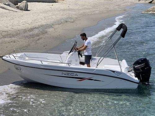 Открытый катер c подвесным мотором - Nica - Cantiere Nautica Trimarchi Srl - с центральной консолью / макс. 6 человек / солнечная ванна