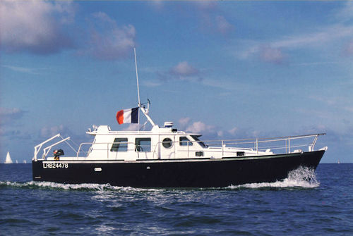 Быстроходный катер с внутренним мотором - KING ATLANTIQUE - META YACHTS - двухмоторный / хардтоп / из алюминия