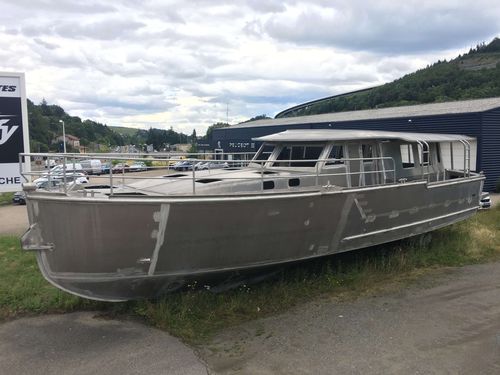 Быстроходный катер с внутренним мотором - ECOTROLL 49 - META YACHTS - с рулевой рубкой / из алюминия / 3 каюты