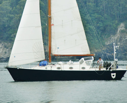 Парусник для навигации в прибрежных водах - OUTREMER 33 - META YACHTS - 2 каюты / 6 спальных мест / 4 спальных места