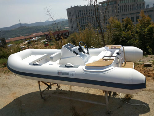 Реактивная надувная лодка - JETBOAT 390  - qingdao sk marine & equipments - горючее / полужесткая / с центральной консолью