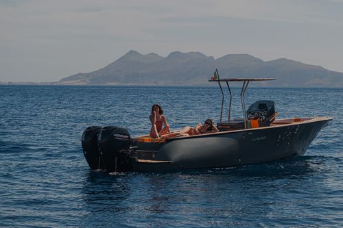 Открытый катер c подвесным мотором - LEVANZO 25 - LILYBAEUM YACHT SRL - двухмоторный / с центральной консолью / для спортивной рыбалки