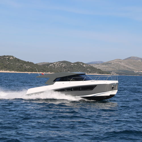 Быстроходный катер катамаран - M37 OPEN - MAKAI Yachts - с внутренним мотором / двухмоторный / открытый