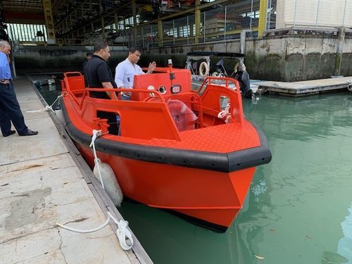 Профессиональный катер мини-буксир - Centurion 24 - Five Aluminium Boat and Engineering Pte Ltd - с внутренним мотором / дизельный / из алюминия