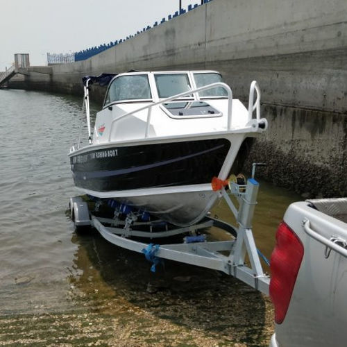 Ботик c подвесным мотором - PIONEER 580 - Qingdao Allheart Marine Co., Ltd. - открытый / с двойной консолью / для спортивной рыбалки