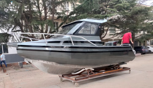 Рыболовно-прогулочный катер c подвесным мотором - LEADER 588 - Qingdao Allheart Marine Co., Ltd. - с рулевой рубкой / макс. 6 человек / палуба из тикового дерева
