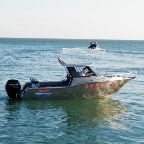 Рыболовно-прогулочный катер c подвесным мотором - SEAMAN 650 - Qingdao Allheart Marine Co., Ltd. - с рулевой рубкой / из алюминия / макс. 6 человек
