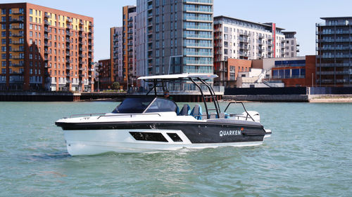 Открытый катер c подвесным мотором - 27 T-Top V2 Onyx - QUARKEN Boats - с центральной консолью / для водных лыж / макс. 9 человек