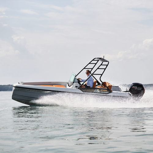 Открытый катер c подвесным мотором - 200 - Saxdor Yachts Oy - с центральной консолью / для спортивной рыбалки / макс. 6 человек